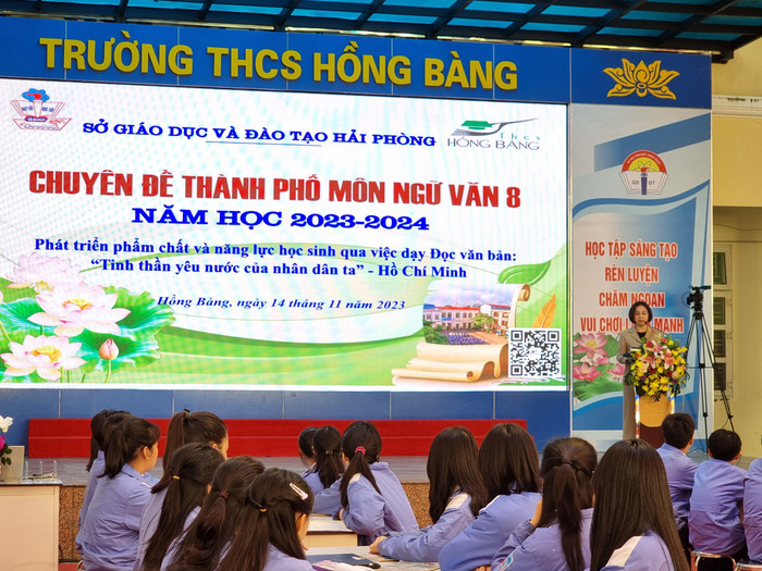 Bà Nguyễn Thị Vân Anh – Trưởng phòng Giáo dục và Đào tạo quận Hồng Bàng phát biểu đề dẫn chuyên đề (Ảnh: Lã Tiến) Bà Nguyễn Thị Vân Anh – Trưởng phòng Giáo dục và Đào tạo quận Hồng Bàng phát biểu đề dẫn chuyên đề (Ảnh: Lã Tiến)