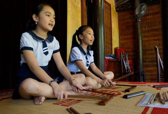 Câu lạc bộ ca trù Trường Tiểu học Nguyễn Công Trứ đang luyện tập (Ảnh: Lê Tân) Câu lạc bộ ca trù Trường Tiểu học Nguyễn Công Trứ đang luyện tập (Ảnh: Lê Tân)