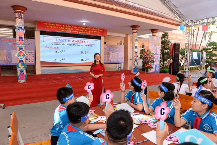 Cần có chính sách hỗ trợ giáo viên, nhân viên có thu nhập thấp để phần nào an ủi, động viên họ cố gắng. (Ảnh chỉ mang tính chất minh họa, tác giả: Lã Tiến) Cần có chính sách hỗ trợ giáo viên, nhân viên có thu nhập thấp để phần nào an ủi, động viên họ cố gắng. (Ảnh chỉ mang tính chất minh họa, tác giả: Lã Tiến)