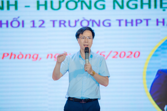 Thầy giáo Phạm Anh Phong, Hiệu trưởng Trường Trung học phổ thông Hàng Hải (Hải Phòng) (Ảnh: Nhân vật cung cấp) Thầy giáo Phạm Anh Phong, Hiệu trưởng Trường Trung học phổ thông Hàng Hải (Hải Phòng) (Ảnh: Nhân vật cung cấp)
