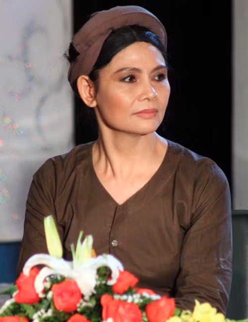 Nghệ sĩ Minh Châu từng vào vai Liên trong phim “Người đàn bà nghịch cát”, một vai diễn đầy bất hạnh và nhiều nước mắt. Đến mức sau này, khi nhắc đến Việt Trinh, người ta thường gọi chị với cái tên “Người đẹp Tây Đô” đầy ẩn ý.