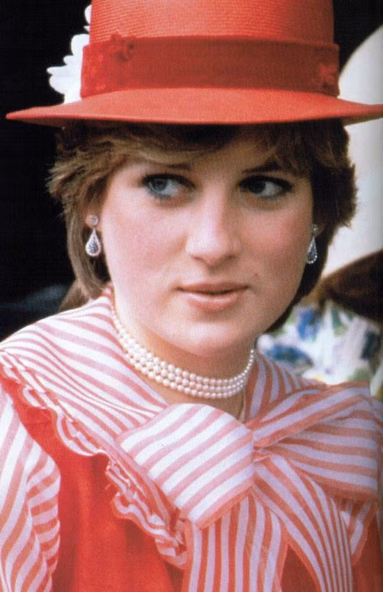 Bước vào độ tuổi 30, Diana mang vẻ đẹp mặn mà. Xem thêm: "Mỹ nhân cổ trang" Hồ Tịnh, 15 năm hương sắc vẫn ngọt ngào Bước vào độ tuổi 30, Diana mang vẻ đẹp mặn mà. Xem thêm: "Mỹ nhân cổ trang" Hồ Tịnh, 15 năm hương sắc vẫn ngọt ngào