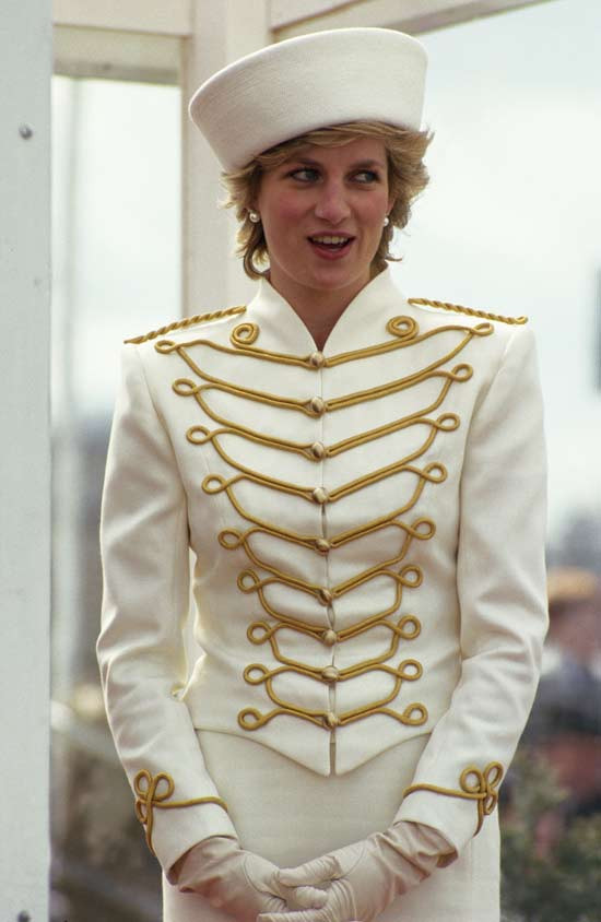 Vẻ đẹp đậm chất hoàng gia. Xem thêm: "Mỹ nhân cổ trang" Hồ Tịnh, 15 năm hương sắc vẫn ngọt ngào Vẻ đẹp đậm chất hoàng gia. Xem thêm: "Mỹ nhân cổ trang" Hồ Tịnh, 15 năm hương sắc vẫn ngọt ngào