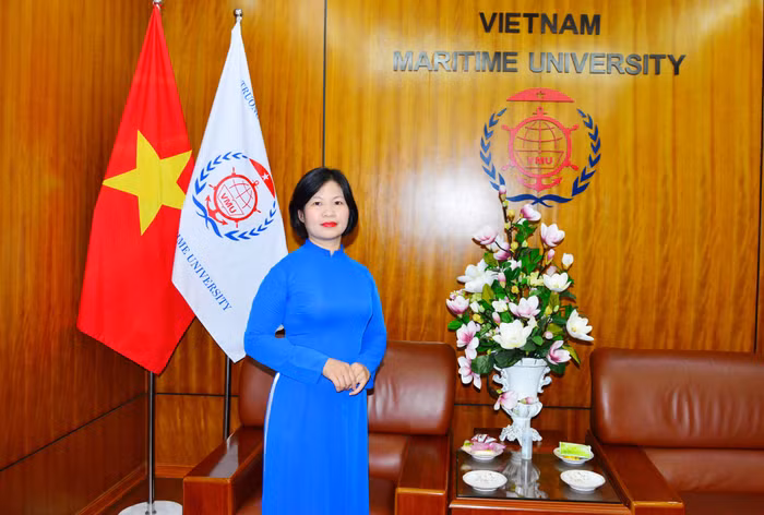 Giảng viên Nguyễn Kim Anh đã hai lần được vinh danh “Giáo viên Tin học văn phòng xuất sắc nhất” năm 2020 và năm 2021 (Ảnh: NVCC)