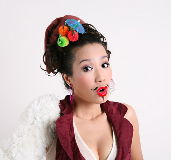 Tạo hình ngộ nghĩnh mang lại cảm giác thích thú cho người xem. (Ảnh: X) Xem thêm: Phong cách thời trang Sao Việt / Bộ sưu tập váy xinh chào hè 2012.