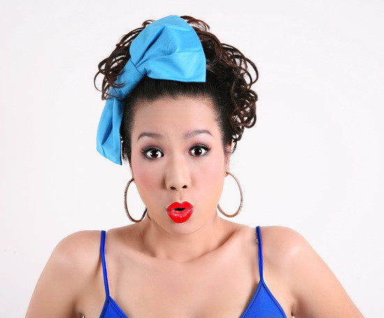 Thế mới thấy, tài năng của Trịnh Kim Chi trong "vai" cô gái 18 đáng yêu đến thế nào. (Ảnh: X) Xem thêm: Phong cách thời trang Sao Việt / Bộ sưu tập váy xinh chào hè 2012.