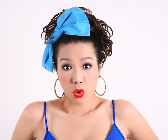Thế mới thấy, tài năng của Trịnh Kim Chi trong "vai" cô gái 18 đáng yêu đến thế nào. (Ảnh: X) Xem thêm: Phong cách thời trang Sao Việt / Bộ sưu tập váy xinh chào hè 2012.