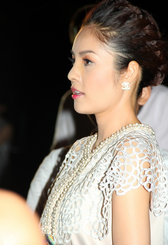 Chiếc mũi bỗng dưng đã cao hơn trông thấy. Xem thêm: Những chiếc cằm mới của Sao Việt/ Bí quyết trang điểm xinh. Chiếc mũi bỗng dưng đã cao hơn trông thấy. Xem thêm: Những chiếc cằm mới của Sao Việt/ Bí quyết trang điểm xinh.