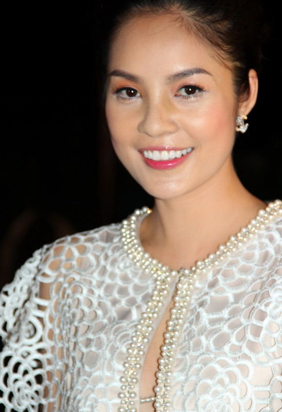 Trang điểm nhẹ, diện trang phục giản dị, Dương Cẩm Lynh vẫn tỏa sáng giữa rừng mỹ nhân Việt. Xem thêm: Những chiếc cằm mới của Sao Việt/ Bí quyết trang điểm xinh. Trang điểm nhẹ, diện trang phục giản dị, Dương Cẩm Lynh vẫn tỏa sáng giữa rừng mỹ nhân Việt. Xem thêm: Những chiếc cằm mới của Sao Việt/ Bí quyết trang điểm xinh.