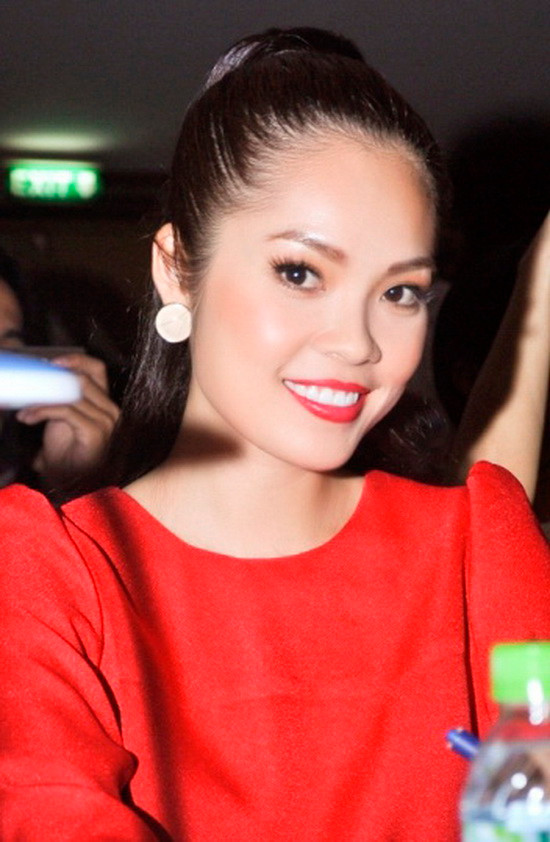 Bởi thế, nếu cần "dao kéo", có lẽ chiếc mũi là điểm Dương Cẩm Lynh cần "xử lý" đầu tiên. Xem thêm: Những chiếc cằm mới của Sao Việt/ Bí quyết trang điểm xinh. Bởi thế, nếu cần "dao kéo", có lẽ chiếc mũi là điểm Dương Cẩm Lynh cần "xử lý" đầu tiên. Xem thêm: Những chiếc cằm mới của Sao Việt/ Bí quyết trang điểm xinh.