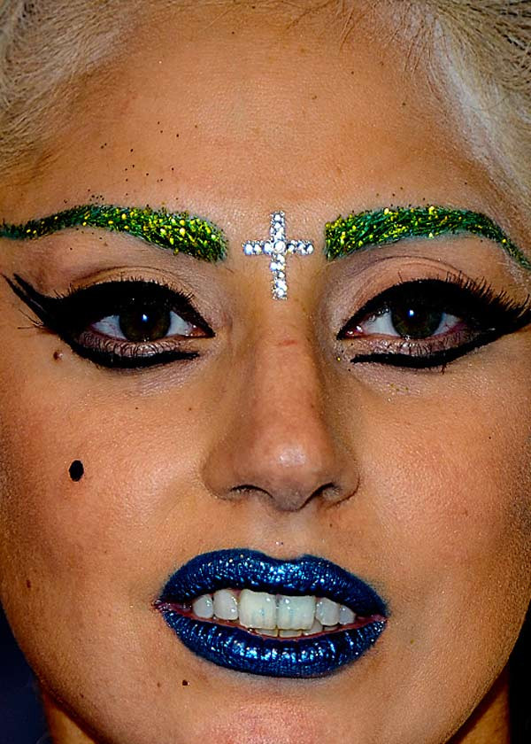 Lady Gaga và những đốm ruồi "duyên khủng khiếp" (Ảnh: Xz) Xem thêm: Điểm danh những chiếc cằm mới của Sao Việt / Bộ sưu tập váy xinh chào hè 2012.