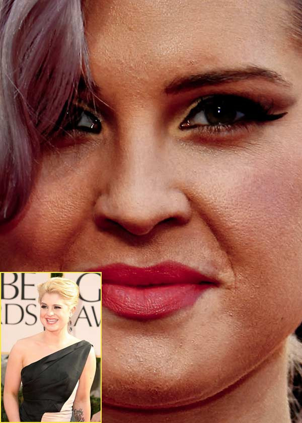 Kelly Osbourne không biết sẽ ra sao nếu không có ... son phấn đây? (Ảnh: Xz) Xem thêm: Điểm danh những chiếc cằm mới của Sao Việt / Bộ sưu tập váy xinh chào hè 2012.