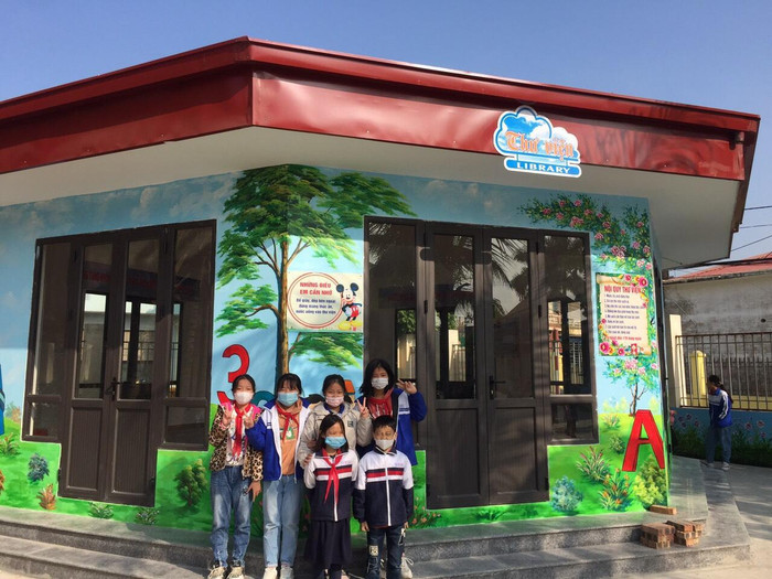 Việc tài trợ thư viện thân thiện giúp các em học sinh Trường Tiểu học Hải Thành được trang bị thêm kiến thức (Ảnh: Nhà trường cung cấp)