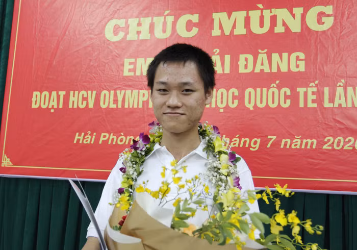 Em Lý Hải Đăng xuất sắc đoạt tấm huy chương Vàng Olympic Hóa học quốc tế 2020 (Ảnh: Lã Tiến)