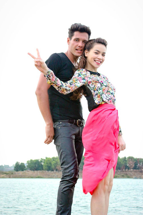 Chắc chắn style này sẽ trở thành xu hướng hot của các cô nàng ưa thích vẻ đẹp ngọt ngào, cổ điển. Xem thêm: Style Hồ Ngọc Hà / Thời trang công sở / Váy xinh Chắc chắn style này sẽ trở thành xu hướng hot của các cô nàng ưa thích vẻ đẹp ngọt ngào, cổ điển. Xem thêm: Style Hồ Ngọc Hà / Thời trang công sở / Váy xinh