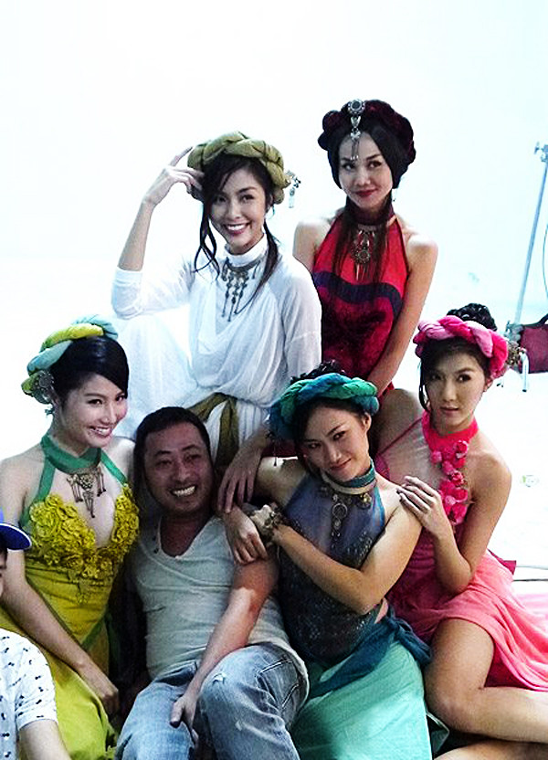 Năm cô gái, mỗi người một vẻ đẹp yêu kiều, quyến rũ khác nhau... (Ảnh: kenh14) Xem thêm: Sao Việt và cuộc chạy đua "khoe" hàng hiệu nghìn đô