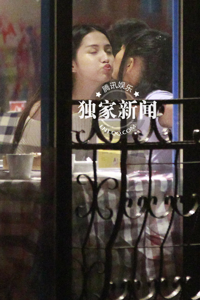 Sau khi trở về, Lam Yến còn chia sẻ hình ảnh chung của hai người lên web cá nhân và thu hút hàng ngàn lượt người xem và bình luận. Tình yêu lệch tuổi của Bạch Linh (1961) và Lam Yến (1990) cũng là đề tài để nhiều người lời ra tiếng vào, có người cho rằng Lam Yến lợi dụng tên tuổi của người tình khi tìm kiếm cơ hội tiến sâu vào Hollywood, nơi Bạch Linh cũng từng ít nhiều có tên tuổi. Sau khi trở về, Lam Yến còn chia sẻ hình ảnh chung của hai người lên web cá nhân và thu hút hàng ngàn lượt người xem và bình luận. Tình yêu lệch tuổi của Bạch Linh (1961) và Lam Yến (1990) cũng là đề tài để nhiều người lời ra tiếng vào, có người cho rằng Lam Yến lợi dụng tên tuổi của người tình khi tìm kiếm cơ hội tiến sâu vào Hollywood, nơi Bạch Linh cũng từng ít nhiều có tên tuổi.