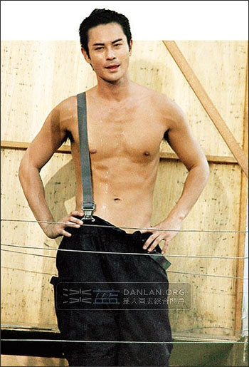 Nam diễn viên đài TVB Trịnh Gia Dĩnh thường xuyên bị bắt gặp có mặt ở những hộp đêm dành cho dân đồng tính, tay trong tay với một thanh niên ở đó khiến những người có mặt đều tỏ ra hết sức ngạc nhiên. Về sau, Trịnh Gia Dĩnh ra sức theo đuổi Xa Thi Mạn như một bức bình phong, thế nhưng chuyện giới tính của nam diễn viên điển trai này vẫn ngựa quen đường cũ khi xuất hiện tại các quán gay bar. Nam diễn viên đài TVB Trịnh Gia Dĩnh thường xuyên bị bắt gặp có mặt ở những hộp đêm dành cho dân đồng tính, tay trong tay với một thanh niên ở đó khiến những người có mặt đều tỏ ra hết sức ngạc nhiên. Về sau, Trịnh Gia Dĩnh ra sức theo đuổi Xa Thi Mạn như một bức bình phong, thế nhưng chuyện giới tính của nam diễn viên điển trai này vẫn ngựa quen đường cũ khi xuất hiện tại các quán gay bar.