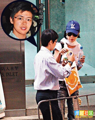 Nữ diễn viên Viên Khiết Oánh từng gây xôn xao với bạn tình đồng tính Nguyễn Gia Hân năm 2005 thế nhưng cô thường phủ nhận chuyện tình với Gia Hân. Đến năm 2007 nhân sinh nhật của Khiết Oánh, bạn tình Gia Hân đã tiết lộ về giới tính của hai người, đồng thời tặng quà cho Viên Khiết Oánh chứ không còn lén lút như trước. Nữ diễn viên Viên Khiết Oánh từng gây xôn xao với bạn tình đồng tính Nguyễn Gia Hân năm 2005 thế nhưng cô thường phủ nhận chuyện tình với Gia Hân. Đến năm 2007 nhân sinh nhật của Khiết Oánh, bạn tình Gia Hân đã tiết lộ về giới tính của hai người, đồng thời tặng quà cho Viên Khiết Oánh chứ không còn lén lút như trước.