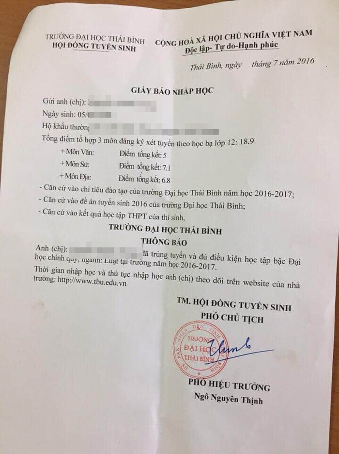 Giấy báo nhập học bị thu hồi nhưng các học viên còn lưu giữ được (Ảnh: Lã Tiến) Giấy báo nhập học bị thu hồi nhưng các học viên còn lưu giữ được (Ảnh: Lã Tiến)