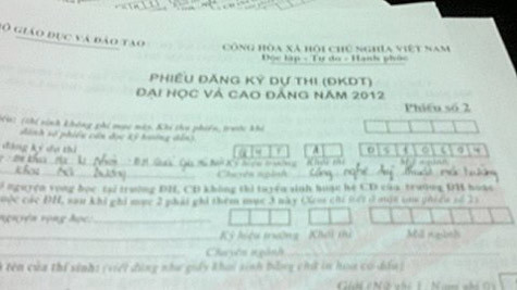 Mỗi học sinh khi có đủ điều kiện các em có quyền được dự thi ĐH,CĐ,TCCN. Mỗi học sinh khi có đủ điều kiện các em có quyền được dự thi ĐH,CĐ,TCCN.