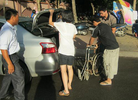 Sau mỗi buổi thi, Thư ngay lập tức được đưa trở lại bệnh viện điều trị.