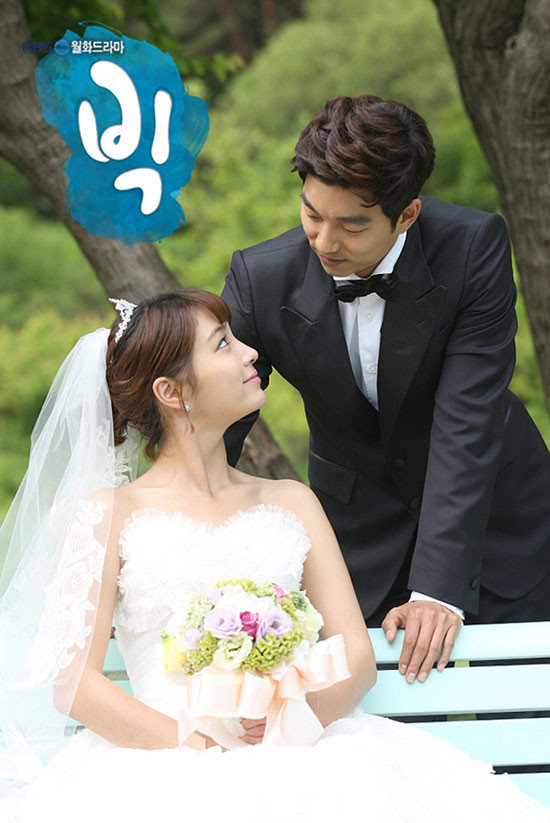 Oái oăm thay khi phải hoán đổi thân xác với vị hôn phu nên Lee Min Jung bất đắc dĩ trở thành cô dâu của cậu học trò. Oái oăm thay khi phải hoán đổi thân xác với vị hôn phu nên Lee Min Jung bất đắc dĩ trở thành cô dâu của cậu học trò.