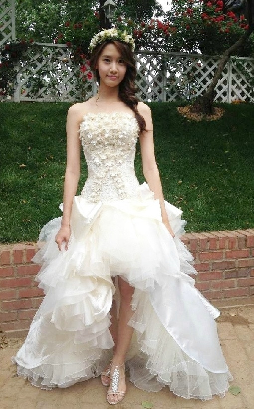 Nữ ca sĩ Yoona của nhóm SNSD hóa thân thành cô dâu vô cùng trẻ trung và thánh thiện trong phim "Love Rain". Nữ ca sĩ Yoona của nhóm SNSD hóa thân thành cô dâu vô cùng trẻ trung và thánh thiện trong phim "Love Rain".