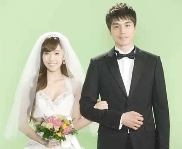 Jessica trở nên dịu dàng bên chú rể Lee Dong Wook.