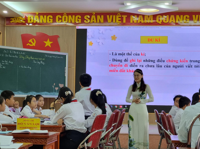 Học sinh được củng cố, khắc sâu kiến thức dưới sự hướng dẫn của cô giáo (Ảnh:Phương Linh) Học sinh được củng cố, khắc sâu kiến thức dưới sự hướng dẫn của cô giáo (Ảnh:Phương Linh)