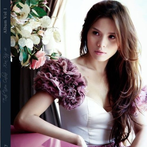 Hai giải thưởng của cuộc thi đã giúp cô có một bước đệm vững chắc trong hoạt động nghệ thuật với 2 lĩnh vực mà cô gái 8X theo đuổi là người mẫu và ca sĩ