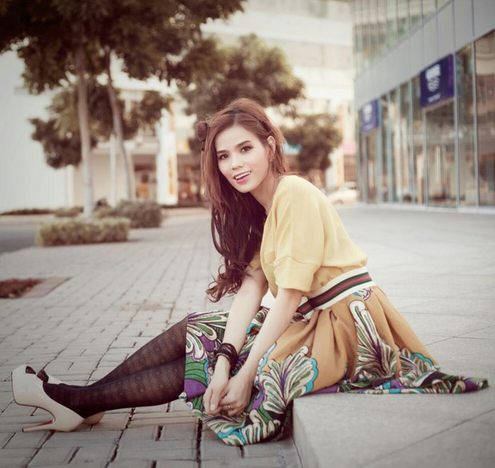 Sau một thời gian hoạt động trên sàn catwalk, Khang Nhã Thy đột ngột rẽ sang con đường ca hát với các ca khúc như: Nước mắt, Phút giây lầm lỡ…Tuy nhiên tên tuổi của cô chưa phổ biến với khán giả, ngoài ra cô còn học thêm cả sáng tác