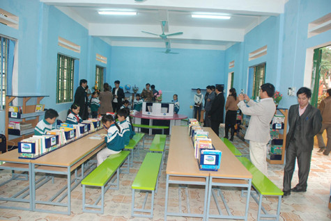 Công ty Cổ phần sữa Việt Nam Vinamilk hy vọng sẽ góp phần đem đến cho các em học sinh các vùng khó khăn một cơ hội học tập tốt hơn, để các em hứng khởi trong học tập, trở thành con ngoan trò giỏi của gia đình, nhà trường và vươn cao hơn mai sau. Công ty Cổ phần sữa Việt Nam Vinamilk hy vọng sẽ góp phần đem đến cho các em học sinh các vùng khó khăn một cơ hội học tập tốt hơn, để các em hứng khởi trong học tập, trở thành con ngoan trò giỏi của gia đình, nhà trường và vươn cao hơn mai sau.