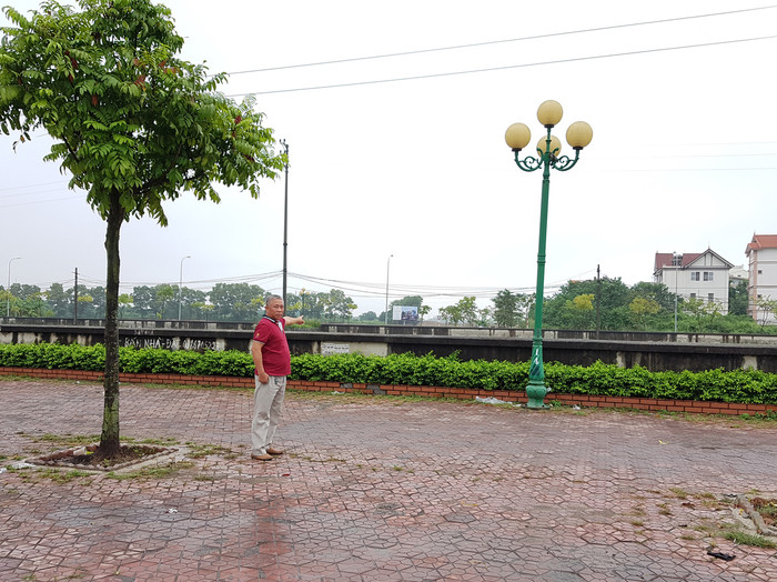 Các hộ dân cho biết, kinh phí xây dựng cầu chữ Y này lên đến trên 300 tỷ đồng. (Ảnh: Lã Tiến)