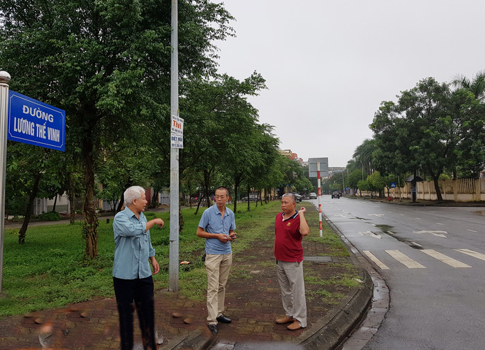 Điểm xây dựng cầu nối từ đường Lương Thế Vinh sang khu đô thị EcoRivers đã được phê duyệt quy hoạch (hiện đã để nút chờ và đường dẫn lên cầu). (Ảnh: Lã Tiến)