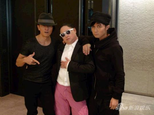 Các thành viên trong MV HongKong Style. Ảnh. Sina.