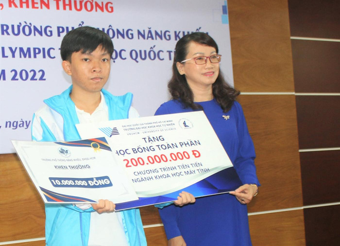 Phạm Hoàng Sơn - Huy chương Bạc Olympic Toán học quốc tế (ảnh: NTCC)