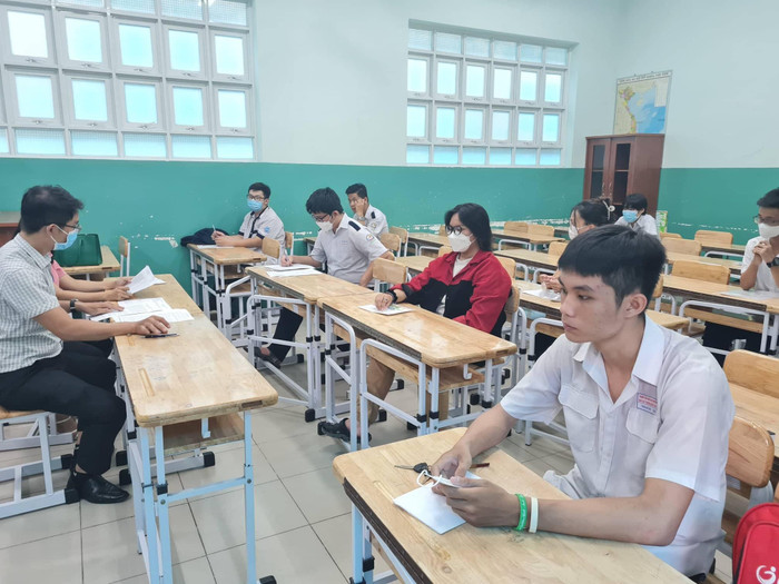 Tại điểm thi Trường trung học cơ sở Võ Trường Toản (quận 1) có gần 500 thí sinh dự thi (ảnh: Lê Phương) Tại điểm thi Trường trung học cơ sở Võ Trường Toản (quận 1) có gần 500 thí sinh dự thi (ảnh: Lê Phương)