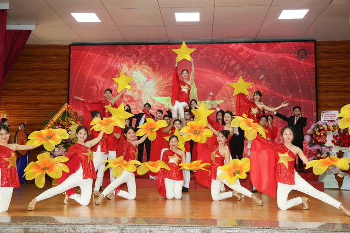 Các tiết mục văn nghệ tại lễ khai giảng (Ảnh: LT) Các tiết mục văn nghệ tại lễ khai giảng (Ảnh: LT)