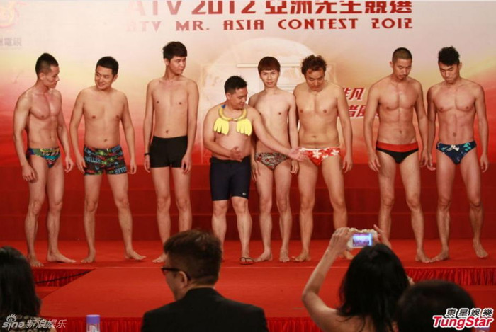 Không giống như các cuộc thi sắc đẹp dành cho nữ giới, Mr. Asia của xứ cảng thơm không có Á khôi 1 và 2 mà sẽ chia ra thành hai nhóm là Nhóm những chàng trai trẻ phong cách và Nhóm những người đàn ông trưởng thành... Không giống như các cuộc thi sắc đẹp dành cho nữ giới, Mr. Asia của xứ cảng thơm không có Á khôi 1 và 2 mà sẽ chia ra thành hai nhóm là Nhóm những chàng trai trẻ phong cách và Nhóm những người đàn ông trưởng thành...