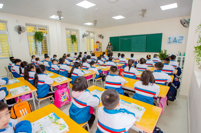 Nhiều ý kiến trái chiều liên quan đến thời gian làm việc của giáo viên. (Ảnh minh hoạ: Lã Tiến) Nhiều ý kiến trái chiều liên quan đến thời gian làm việc của giáo viên. (Ảnh minh hoạ: Lã Tiến)