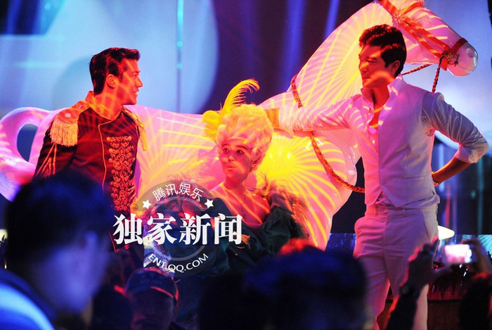 Lý Hạo Đình (trái) và Daniel Henry bên cạnh Phạm Băng Băng. Lý Hạo Đình (trái) và Daniel Henry bên cạnh Phạm Băng Băng.