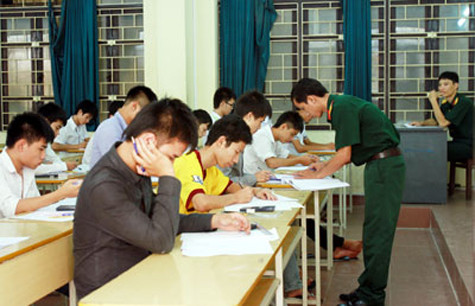 Thí sinh dự thi vào Học viện Kỹ thuật quân sự kỳ thi ĐH, CĐ năm 2012