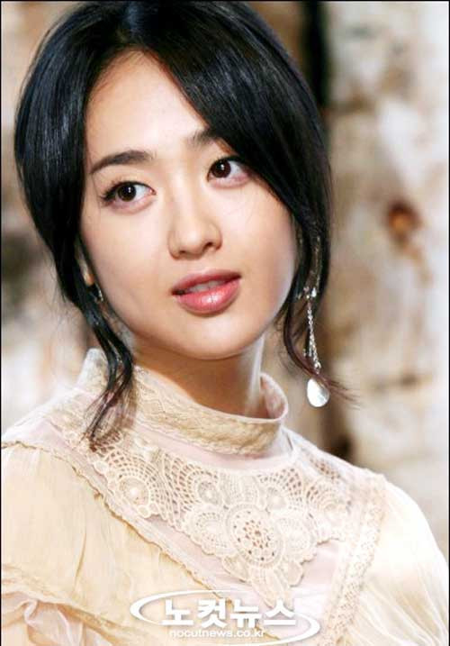 Kim Min Jung xếp đầu danh sách những cặp môi hờn dỗi quyến rũ nhất xứ Hàn. Bờ môi mọng đỏ, tuyệt đẹp của cô nàng vừa như nũng nịu, vừa như trái mận đào chín đỏ. Xem thêm: Nghệ thuật chăm sóc da trắng hồng, rạng rỡ / Thời trang sao Việt. Kim Min Jung xếp đầu danh sách những cặp môi hờn dỗi quyến rũ nhất xứ Hàn. Bờ môi mọng đỏ, tuyệt đẹp của cô nàng vừa như nũng nịu, vừa như trái mận đào chín đỏ. Xem thêm: Nghệ thuật chăm sóc da trắng hồng, rạng rỡ / Thời trang sao Việt.