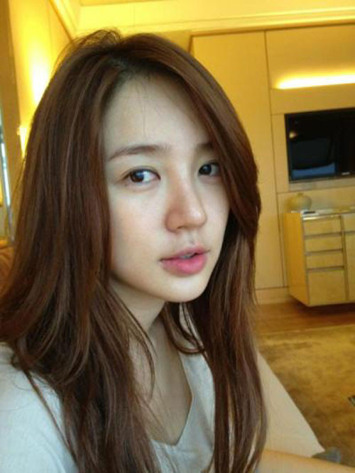 Ngay cả khi khôn trang điểm, Yoon Eun Hye vẫn rất xinh đẹp. (Ảnh: 2sao) Xem thêm: Nghệ thuật chăm sóc da trắng hồng, rạng rỡ / Thời trang sao Việt. Ngay cả khi khôn trang điểm, Yoon Eun Hye vẫn rất xinh đẹp. (Ảnh: 2sao) Xem thêm: Nghệ thuật chăm sóc da trắng hồng, rạng rỡ / Thời trang sao Việt.