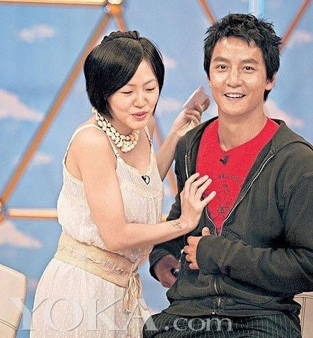 Ngô Ngạn Tổ cam phận bị sờ ngực. Ngô Ngạn Tổ cam phận bị sờ ngực.