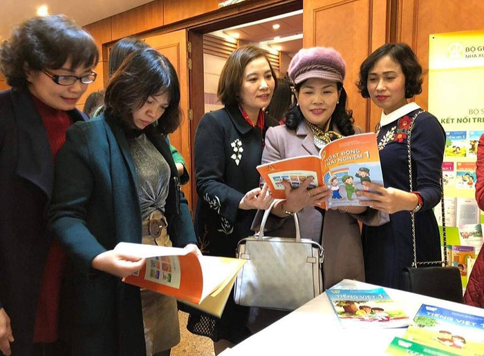 Các nhà trường tại Hải Phòng được hướng dẫn các tiêu chí lựa chọn sách giáo khoa mới (Ảnh: Lã Tiến) Các nhà trường tại Hải Phòng được hướng dẫn các tiêu chí lựa chọn sách giáo khoa mới (Ảnh: Lã Tiến)