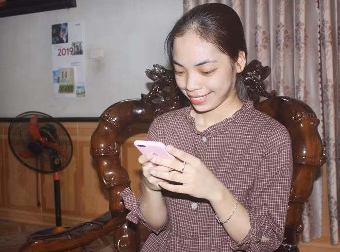 Hai nữ sinh Hải Dương chia sẻ bí quyết đạt điểm 10 môn Lịch sử thi quốc gia