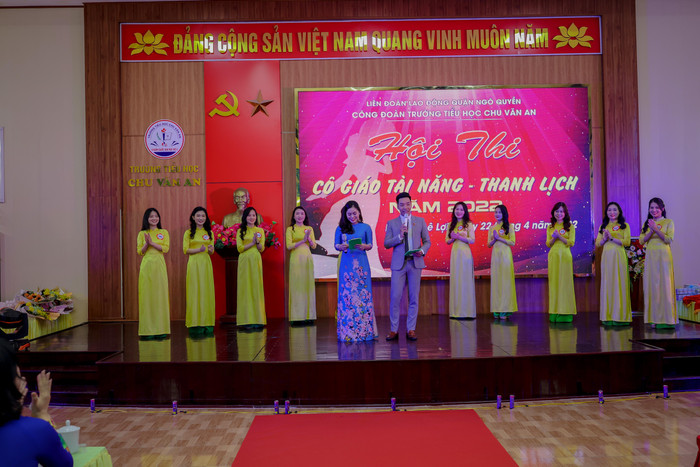 Các cô giáo tham gia vòng chung kết hội thi "Cô giáo tài năng- thanh lịch (Ảnh: LT) Các cô giáo tham gia vòng chung kết hội thi "Cô giáo tài năng- thanh lịch (Ảnh: LT)