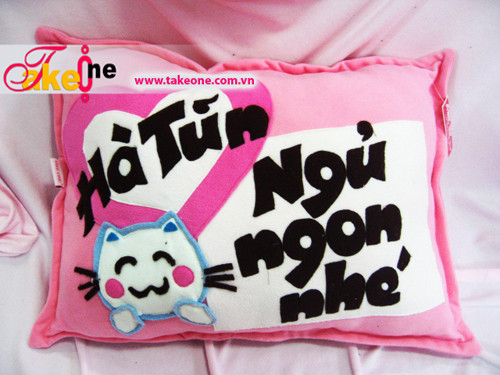 Bạn có thể đặt gối cho con yêu theo mẫu: có hình, có tên con, và có cả lời chúc dễ thương như này. Bạn có thể đặt gối cho con yêu theo mẫu: có hình, có tên con, và có cả lời chúc dễ thương như này.